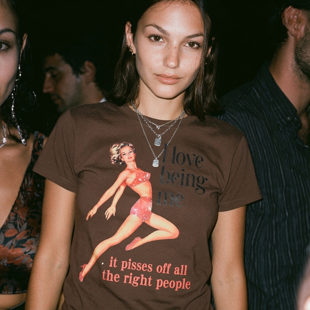 Tricou „I Love Being Me” – Tricou Statement Vintage Pin-up - imagine 2